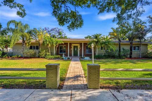 8495 Sw 160th St, Palmetto Bay, FL, 33157-3644 | Card Image