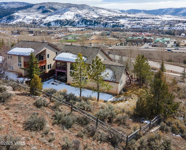 Back yard and setting | Image 4