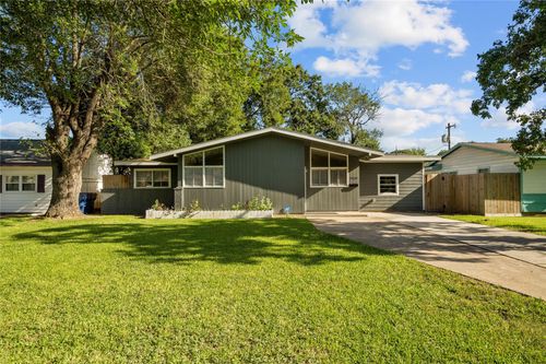 1909 16th Ave N, Texas City, TX, 77590-5333 | Card Image