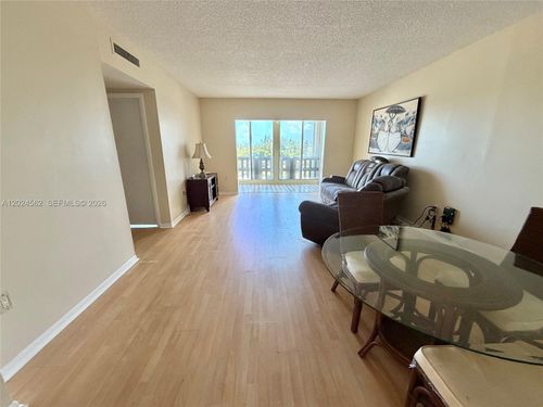 609-4001 Hillcrest Dr, Hollywood, FL, 33021-7925 | Card Image