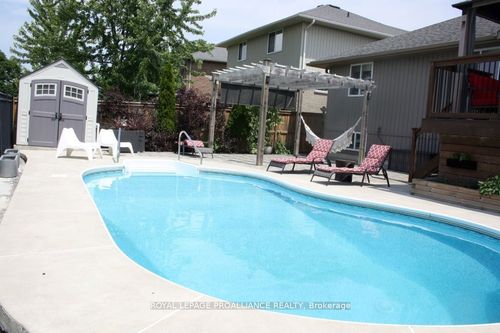 28 Butternut Crt, Belleville, ON, K8P0C5 | Card Image