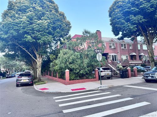 51 64th St, Woodside, NY, 11377-5806 | Card Image