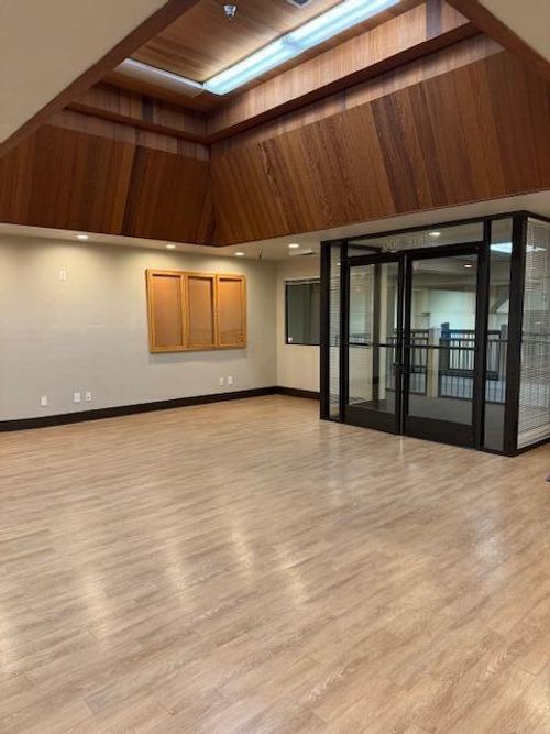 300-1670 Market Street, Redding, CA, 96001 | Card Image