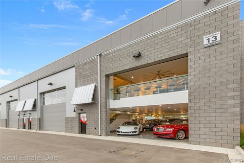 142 Pit Ln, Pontiac, MI, 48341-2792 | Card Image