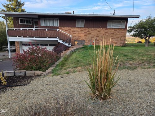 520 Hillside Ave, Klamath Falls, OR, 97601-2208 | Card Image