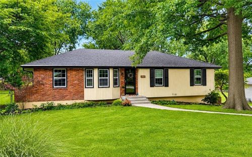 2407 Nw 88th St, Kansas City, MO, 64154-1326 | Card Image