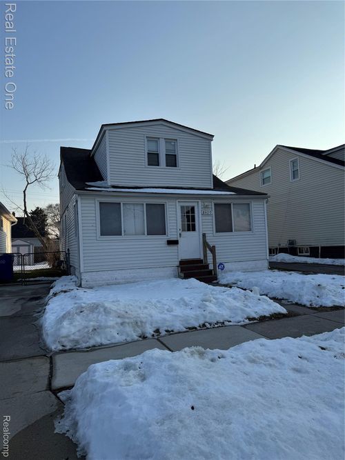 8420 Jewett Ave, Warren, MI, 48089-1730 | Card Image