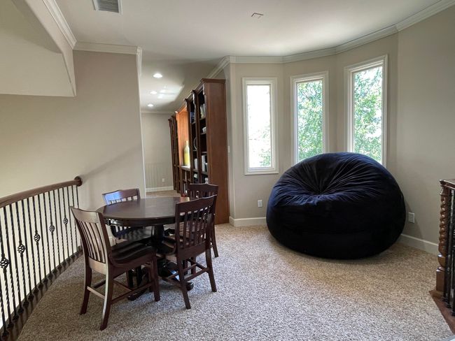 Upstairs sitting/office/library area | Image 33