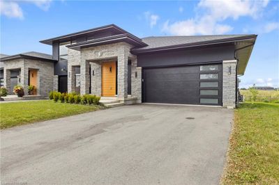 97 Port Robinson Rd, Townhouse with 4 bedrooms, 3 bathrooms and 6 parking in Welland ON | Image 3