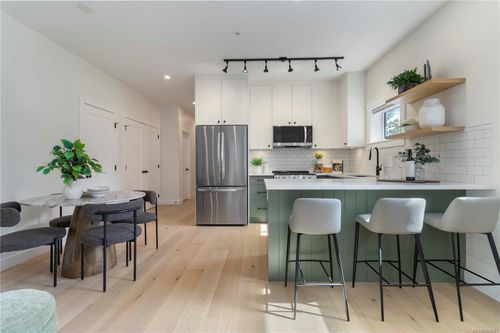 1-633 Belton Ave, Victoria, BC, V9A2Z5 | Card Image