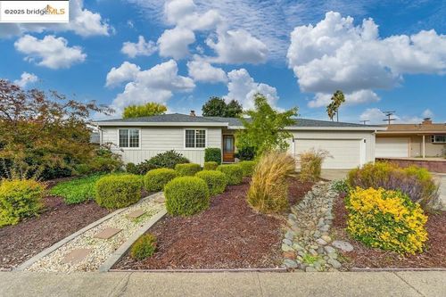 102 Grenoble Way, Folsom, CA, 95630-3305 | Card Image