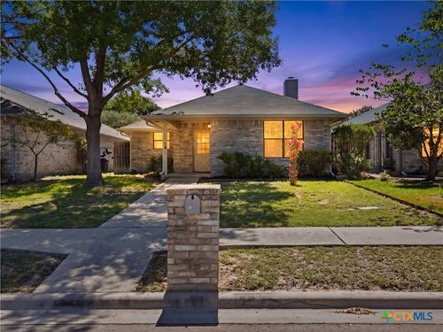 526 Riverside Dr, New Braunfels, TX, 78130-3662 | Card Image