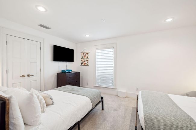 200 Blue Crab Loop | Image 35