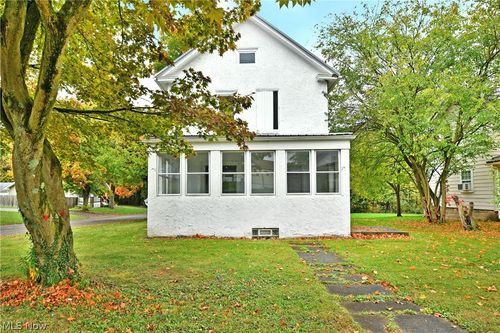 201 Elm St, Struthers, OH, 44471-1808 | Card Image