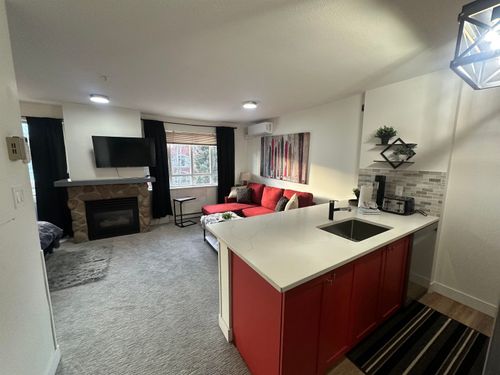 425-4314 Main St, Whistler, BC, V8E1A8 | Card Image