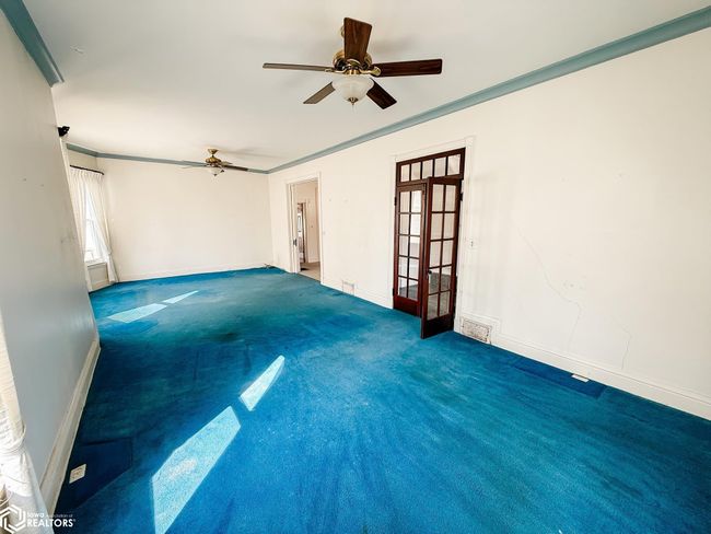 415 S Garfield Ave, Home with 4 bedrooms, 2 bathrooms and 2 parking in Burlington IA | Image 5