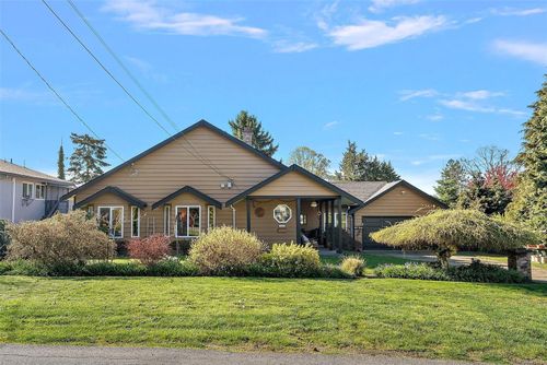 517 Tait St, Victoria, BC, V8Z2C7 | Card Image