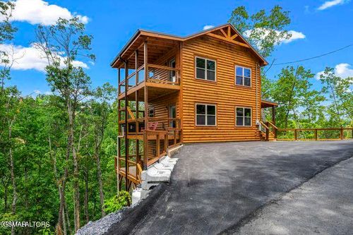 1868 Blue Tick Way, Sevierville, TN, 37876-8804 | Card Image