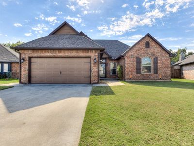 2308 Wimberley Creek Drive, House other with 3 bedrooms, 2 bathrooms and null parking in Moore OK | Image 3