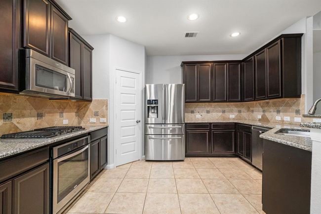 1996 Honey Meadow Ln, House other with 4 bedrooms, 3 bathrooms and 2 parking in Pearland TX | Image 23