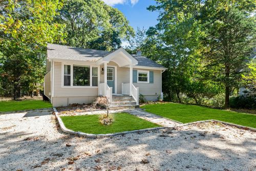 3670 Rocky Point Rd, East Marion, NY, 11939-1131 | Card Image
