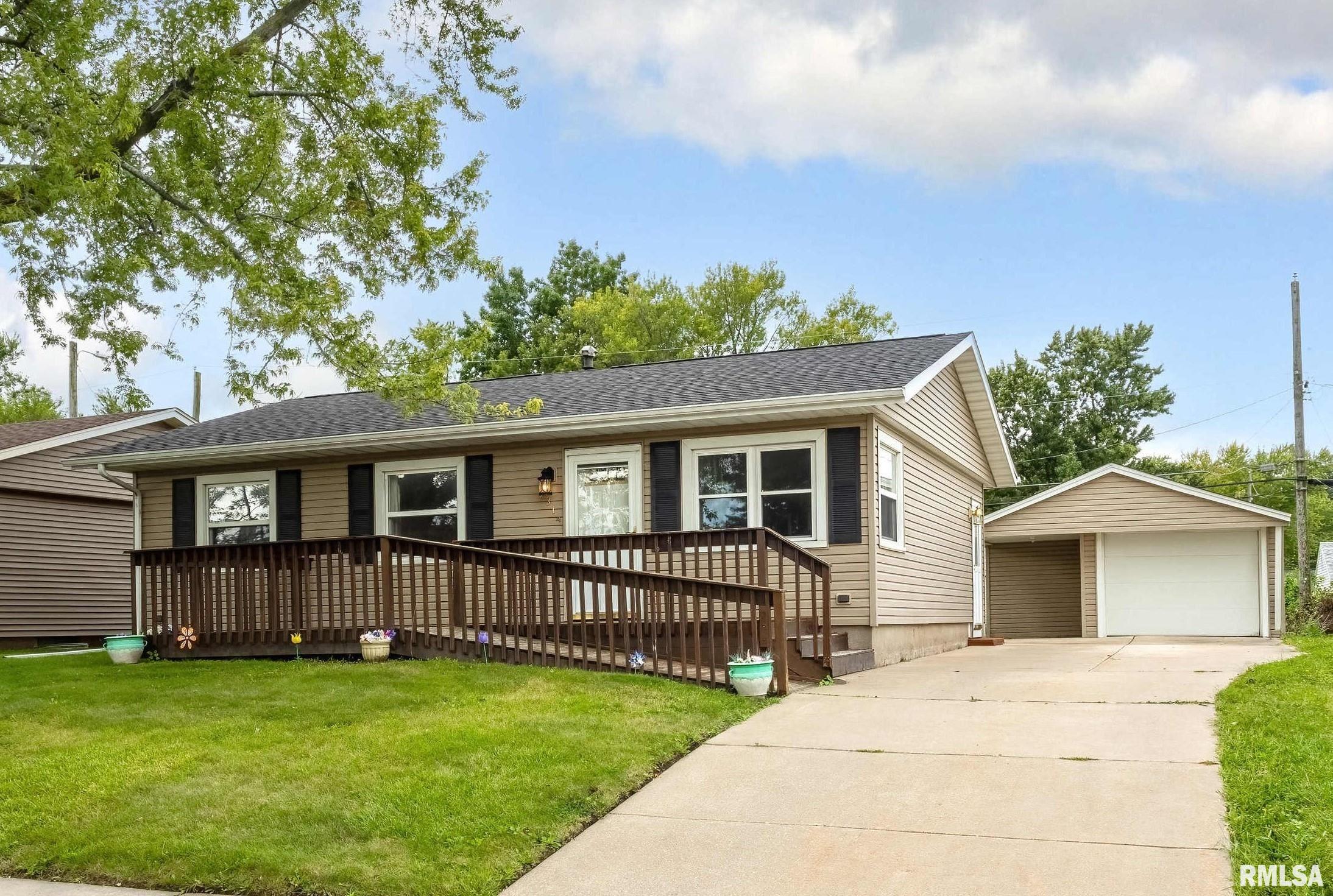 Pacific St, Davenport, IA 52806