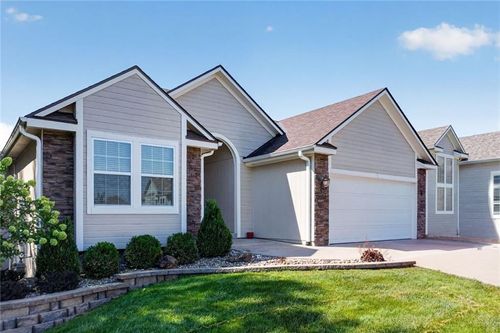 4511 Ne 70th Ter, Kansas City, MO, 64119-5448 | Card Image