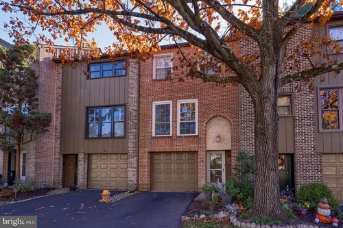 19 Club Ln, Shillington, PA, 19607-3302 | Card Image