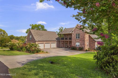 124 Poplar Ridge Dr, Brandon, MS, 39047-8486 | Card Image