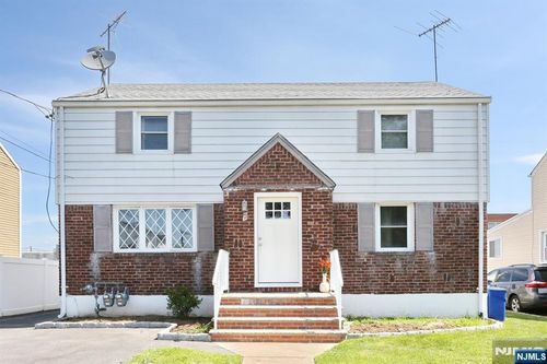 7 Macarthur Ave, Hasbrouck Heights, NJ, 07604-1514 | Card Image