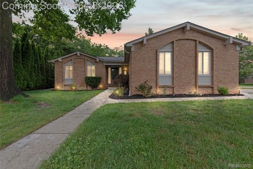 2511 Coral Dr, Troy, MI, 48085-3905 | Card Image