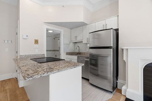 4a-389 Beacon Street, Boston, MA, 02116 | Card Image