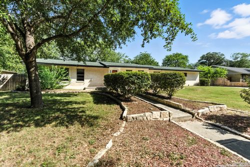 202 Shalimar Dr, Castle Hills, TX, 78213-2607 | Card Image