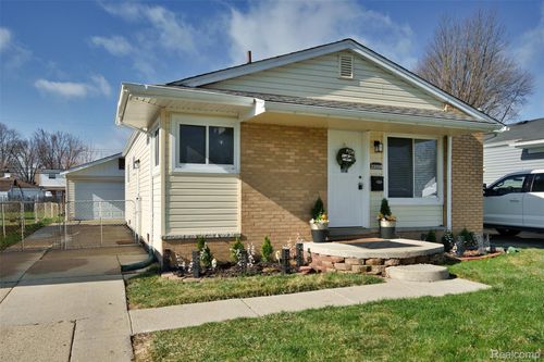 23008 Allor St, Saint Clair Shores, MI, 48082-2105 | Card Image