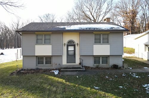 2390 Sand Rd, Marshalltown, IA, 50158-9557 | Card Image