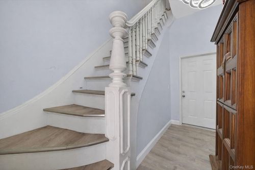 39 Hanford St, Middletown, NY, 10940-4929 | Card Image