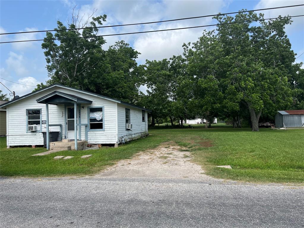 Moore Ave, Bay City, TX 77414