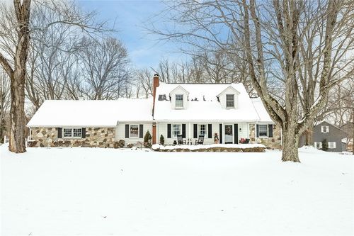 252 Leawood Dr, New Castle, PA, 16105-4920 | Card Image