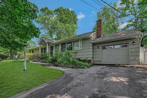 18 Huyler Ct, Setauket, NY, 11733-1320 | Card Image