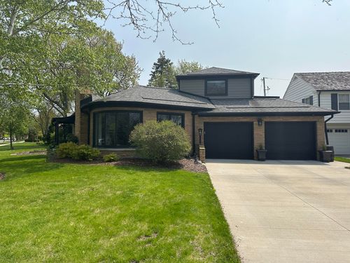 4515 N Lake Dr, Whitefish Bay, WI, 53211-1253 | Card Image