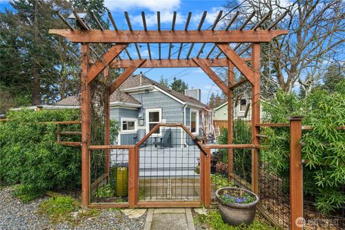 14051 1st Ave Nw, Seattle, WA, 98177-3902 | Card Image