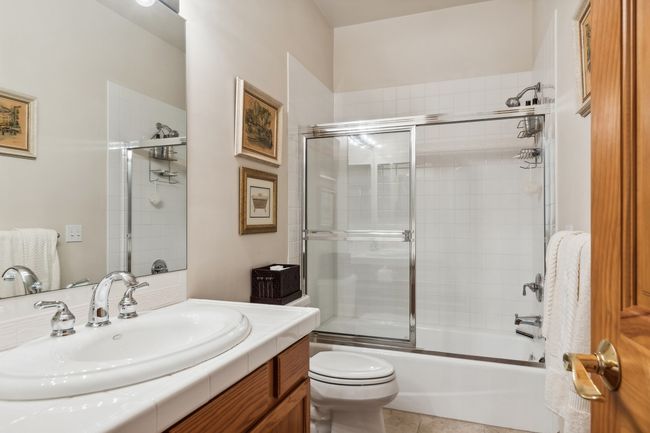 Guest Bathroom - Upper Level | Image 35
