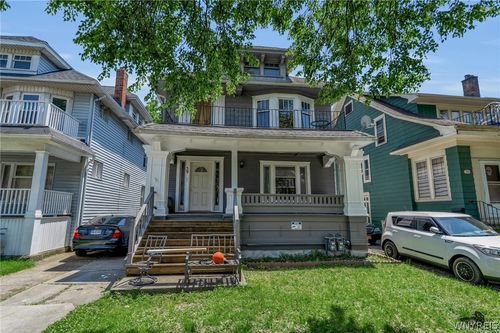 39 Seminole Pkwy, Buffalo, NY, 14210-1812 | Card Image