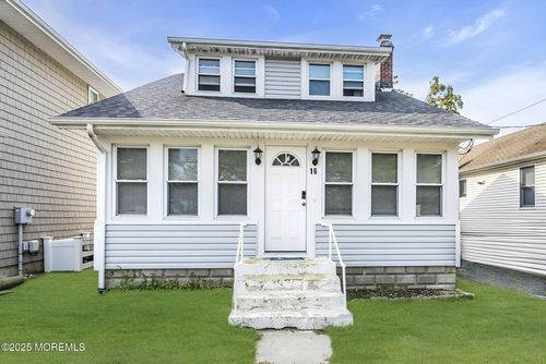 16 E Avalon Ave, Ocean Gate, NJ, 08740-1305 | Card Image