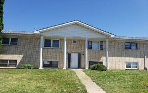 apt-11-1326 E 38th St, Davenport, IA, 52807-1833 | Card Image