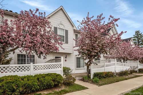 22241 Atlantic Pointe, Farmington Hills, MI, 48336-4329 | Card Image