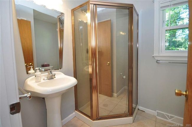 70 Strong Rd, House other with 3 bedrooms, 2 bathrooms and null parking in South Windsor CT | Image 14