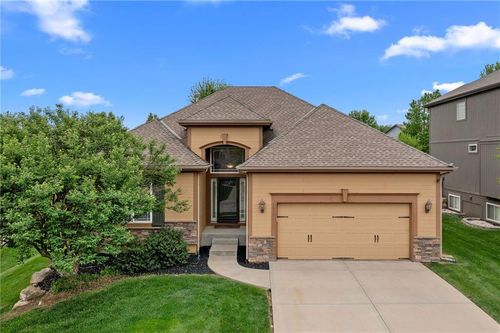 10974 S Barker Rd, Olathe, KS, 66061-2803 | Card Image