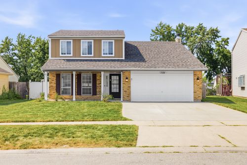 1320 Burns Dr, Elgin, IL, 60120-8152 | Card Image