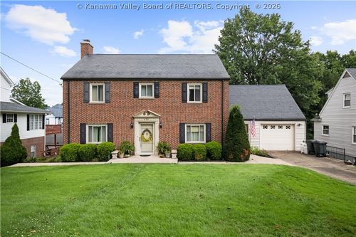 422 9th Ave, Saint Albans, WV, 25177-3644 | Card Image